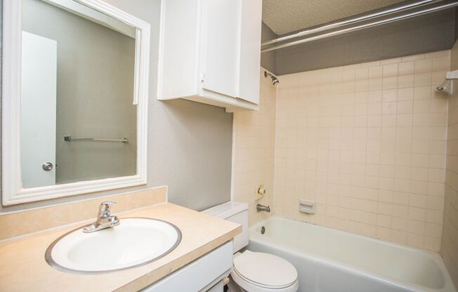 1 bed, 1 bath, 520 sqft, $650, Unit 32