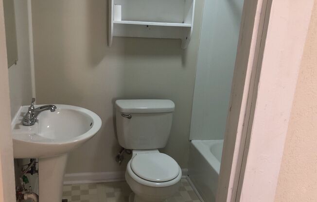 3 beds, 1 bath, $1,300