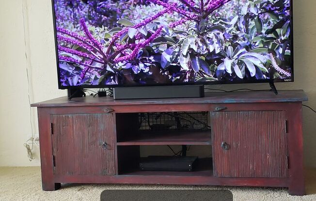 1 bed, 2 baths, $4,300