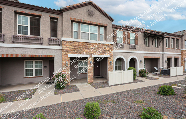 2353 E HUNTINGTON DR