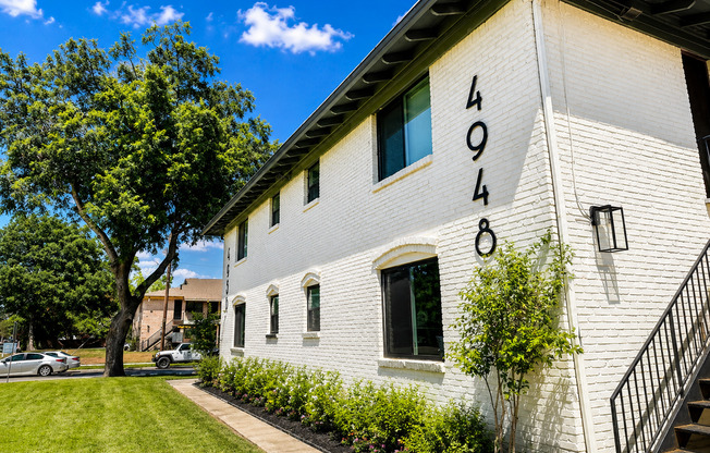 JULY FAST-TRACK MOVE-IN | $300 OFF YOUR FIRST MONTH'S RENT!