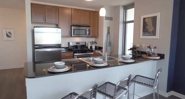 552 W KINZIE ST