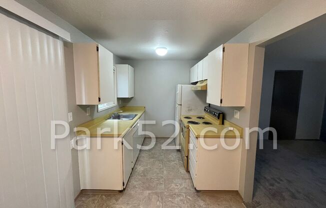 $500 Off First Full Month! -North Tacoma - 1st Floor 1 Bedroom 1 Bathroom Apartment
