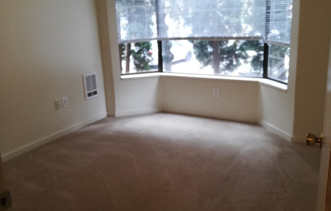 1 bed, 1 bath, 650 sqft, $995, Unit #108