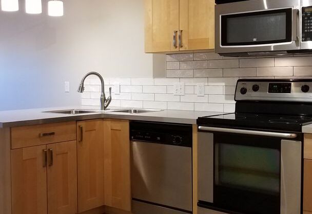 2 beds, 2 baths, $1,995