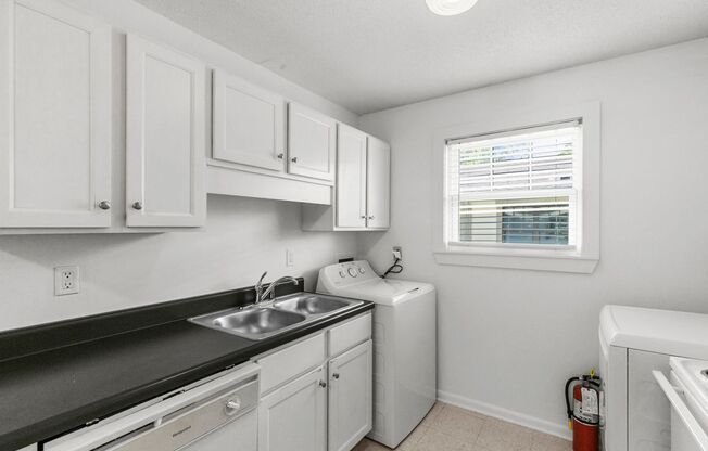 2 beds, 1 bath, 714 sqft, $1,078, Unit 4124-2
