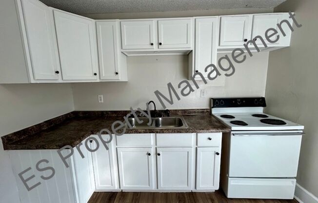 2 beds, 1 bath, $1,095