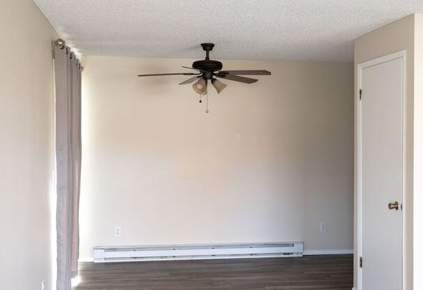 2 beds, 1 bath, $1,300, Unit # 1508