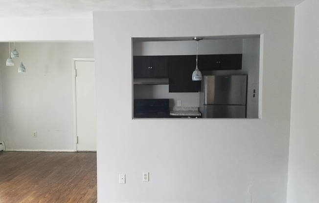2 beds, 1 bath, 1,025 sqft, $1,250, Unit 138-06 Woodhill