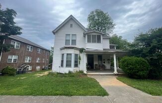 CHARMING 2 BEDROOM APT NEAR THE LOVELY MARYVILLE COLLEGE CAMPUS!!