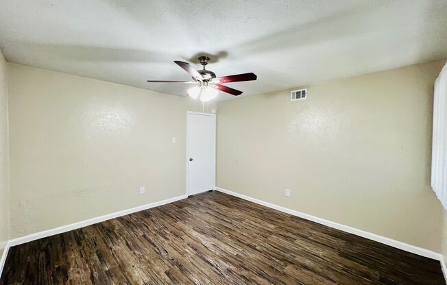 1 bed, 1 bath, 600 sqft, $1,150, Unit 1-220