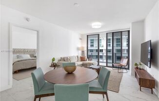2 beds, 2 baths, 1,038 sqft, $5,200, Unit 488 NE 18th St # 909