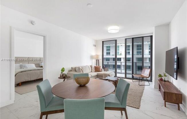 2 beds, 2 baths, 1,038 sqft, $5,200, Unit 488 NE 18th St # 909