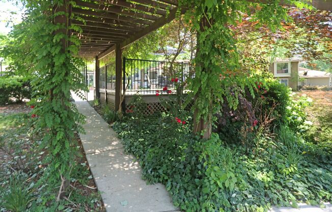 2 beds, 2 baths, $1,049, Unit 1812