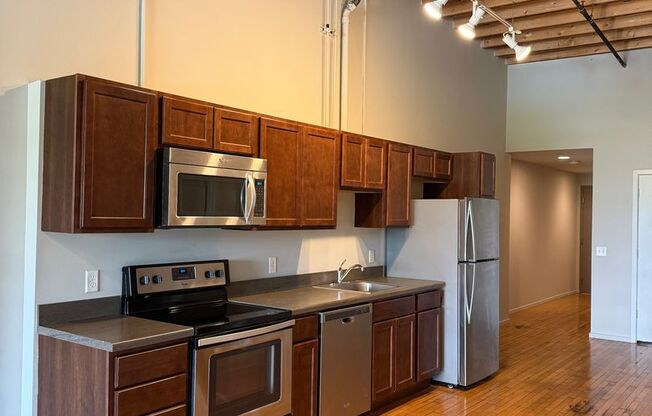 2 beds, 2 baths, 1,148 sqft, $1,615, Unit 225