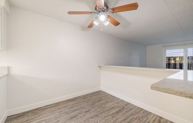 2 beds, 1.5 baths, 1,100 sqft, $1,695, Unit 18