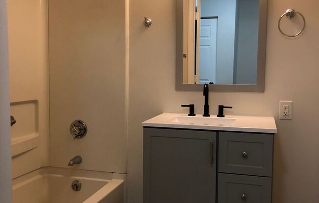 Studio, 1 bath, $1,150, Unit Unit 210