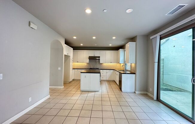 4 BEDROOM HOME FOR LEASING IN Irvine