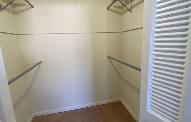 1 bed, 1 bath, 725 sqft, $1,295, Unit H10