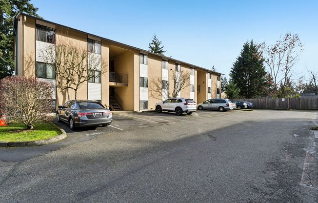 Well maintained 2bd Bellevue Condo