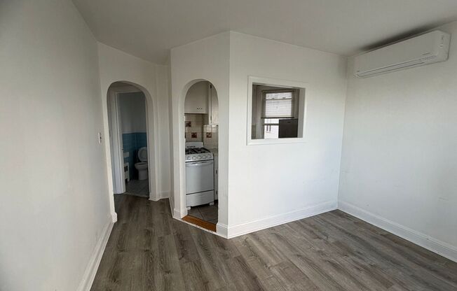 1 bed, 1 bath, 725 sqft, $2,100, Unit 87 Win #01