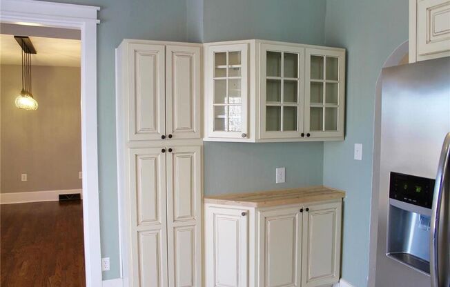 Absolutely adorable 3 bedroom/1.5 bath house in Ritenour school district!