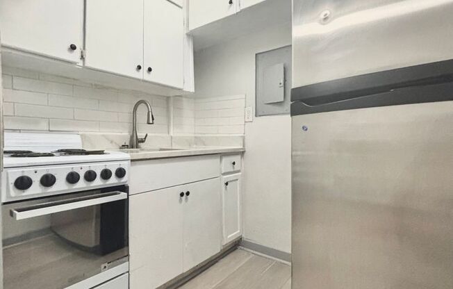 411 NW 37 St