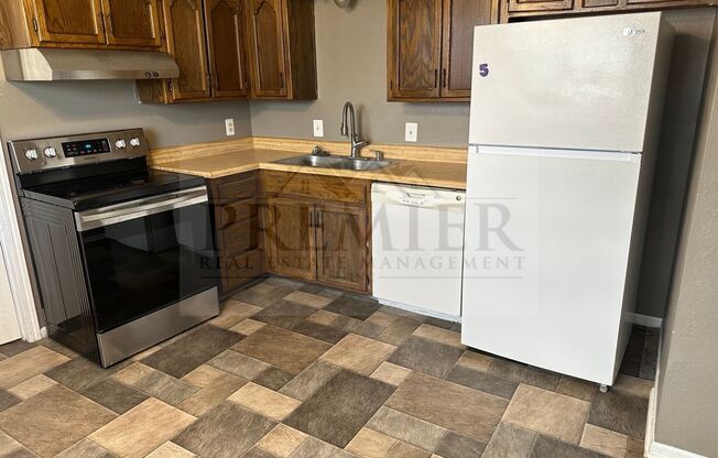 2 beds, 1 bath, $790, Unit 300-3