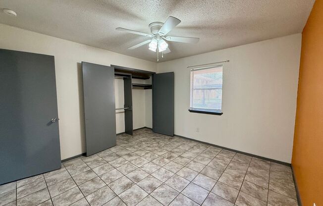 2 beds, 1 bath, 730 sqft, $850, Unit 26