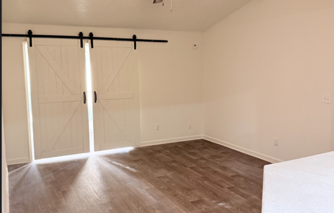 1 bed, 1 bath, 1,050 sqft, $1,325, Unit 904