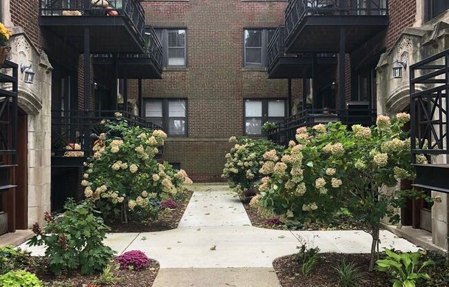 Updated Lakeview 1 Bed, Plus Den/Offce, 1 Bath Residence