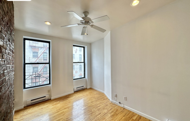215 E 118 ST