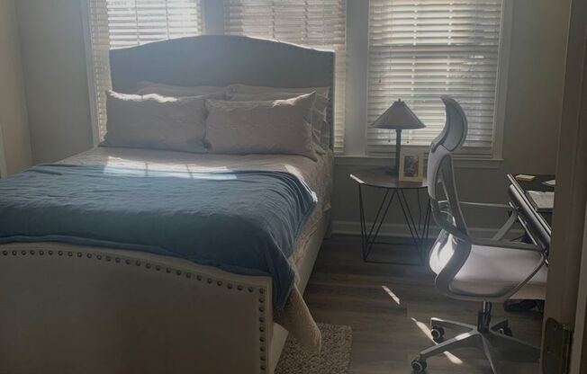 Upgraded 2BR Home in Alpharetta w/ New Appliances & Scenic Views