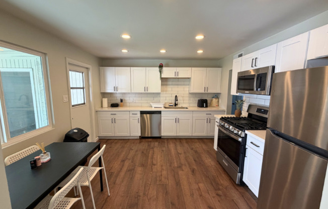 1325 E DON CARLOS AVE