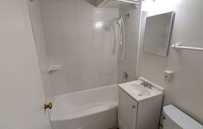 Studio, 1 bath, 400 sqft, $795, Unit #109