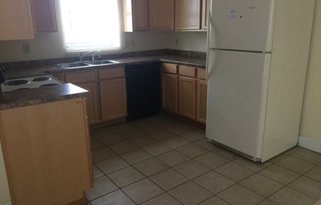 3 beds, 2 baths, 894 sqft, $2,800, Unit Unit 3