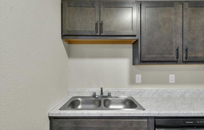 3 beds, 3 baths, 1,022 sqft, $1,369, Unit 13-302