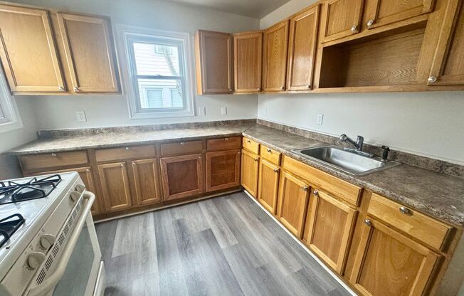 3 beds, 1 bath, $1,900