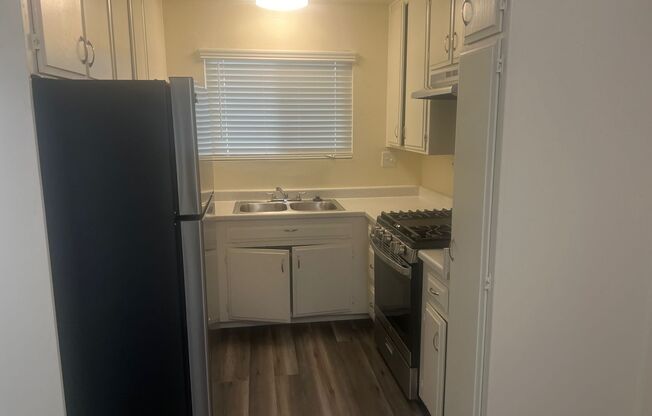 1 bed, 1 bath, 700 sqft, $1,895, Unit 04