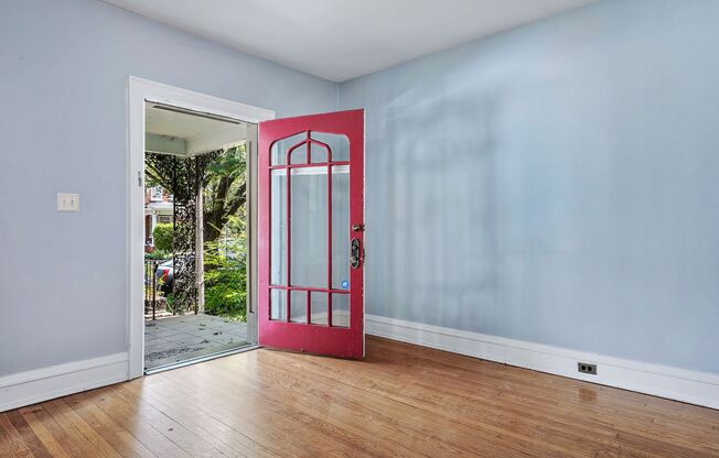 Charming Renovated Row House in the Museum District – 3307 Grove Avenue