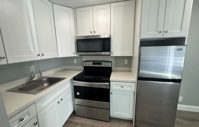 1 bed, 1 bath, $1,695, Unit 01-4246 Seagrape Drive