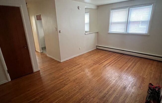 1 bed, 1 bath, 850 sqft, $950, Unit 1-A