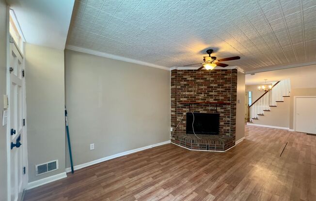 Charming 2 Bedroom/1 Bathroom Townhome in Baltimore, MD!