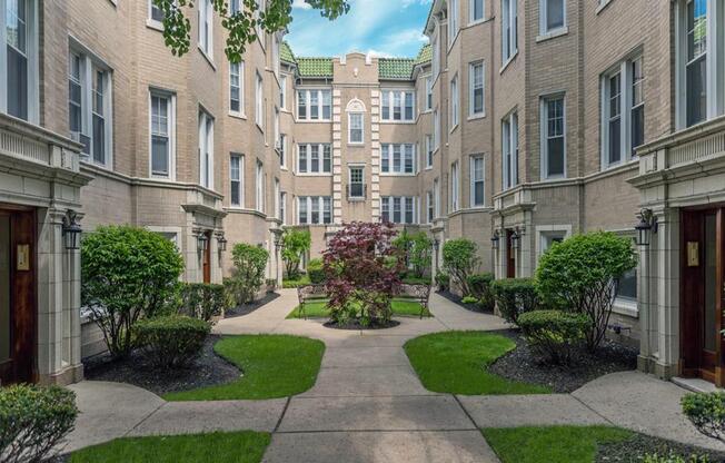 4435 North Greenview Ave.