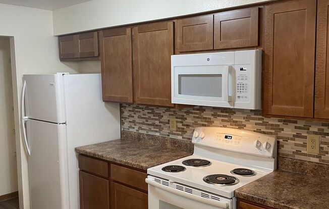 3 beds, 1 bath, 1,040 sqft, $1,695, Unit 3172-204
