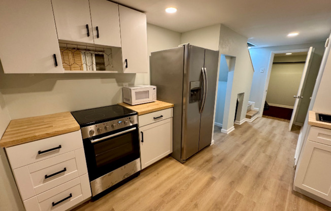 1217 W 37 ST