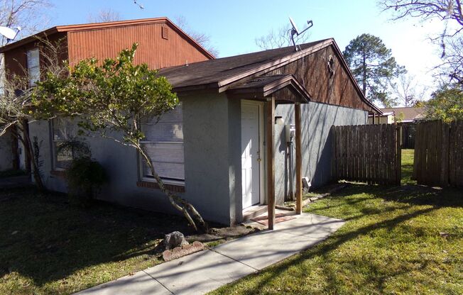 2 beds, 1 bath, $1,300