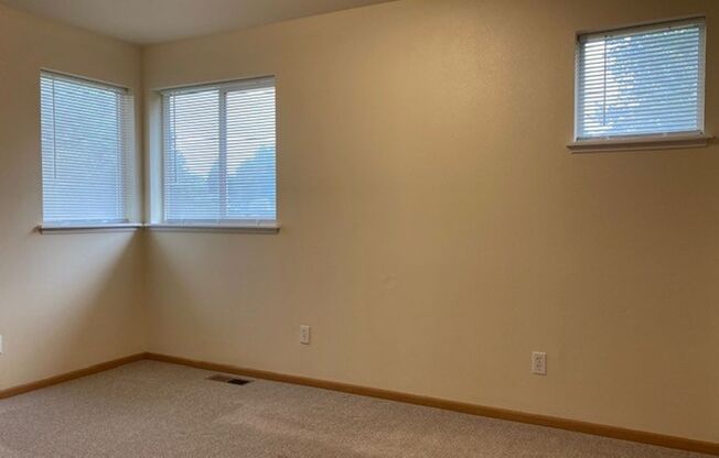 2 beds, 1 bath, 868 sqft, $1,900, Unit 6
