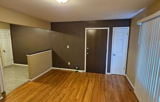 2 beds, 1 bath, $995, Unit 7