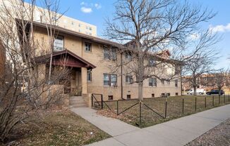 University Park 1 bed 1 bath Condo in walking distance to DU!